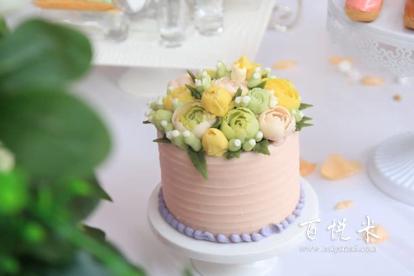 蛋糕届的“白富美”——韩式裱花蛋糕，它究竟有什么魅力让人为之倾心？
